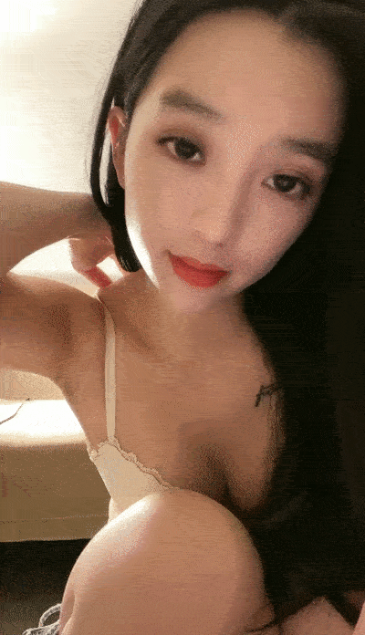 新人下海顔值美女！全裸自摸誘惑！掰開多毛騷穴特寫，騷逼濕哒哒