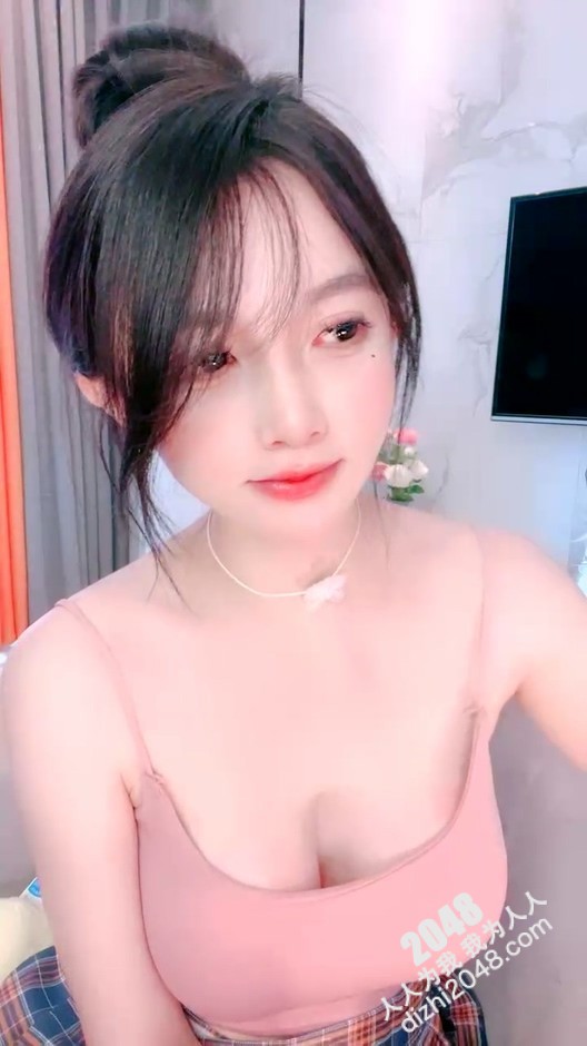 尤物网红女神!爆乳美腿好身材!翘起美臀展示,换装诱惑网袜