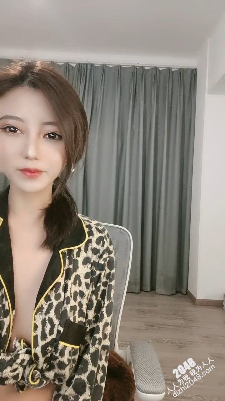 女神级尤物,奶大逼肥屁股翘,完美好身材露脸精彩直播大秀,淫声荡语互动撩骚