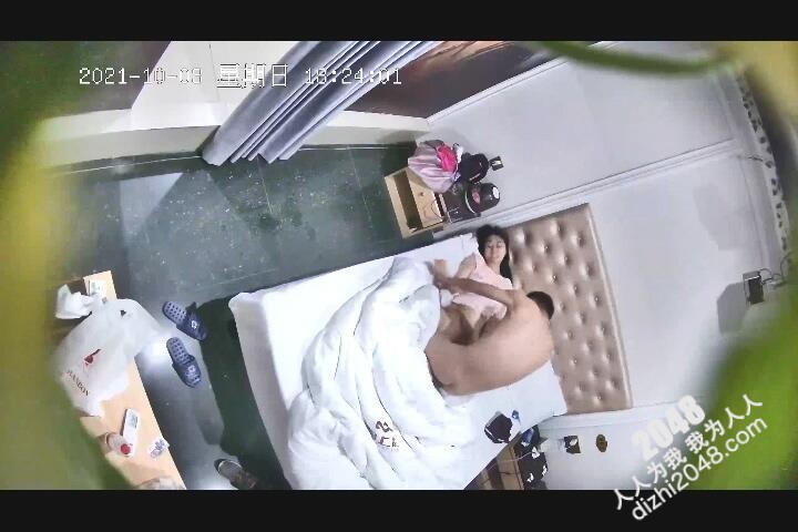 [MP4/1.64G]10-3经典酒店偷拍 苗条美女换上睡衣迎合猴急男一晚上干三炮，单次时间短
