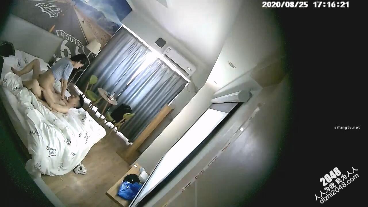 8-25经典酒店偷拍 清纯眼镜学生妹,嘴上说不要,腿却张开迎合男友大鸡巴,十足的反差婊