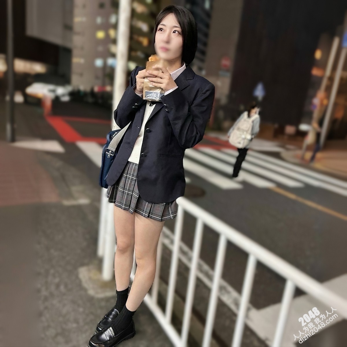 新FC2PPV 4597200 短发大胸制服女孩考试前约会大叔